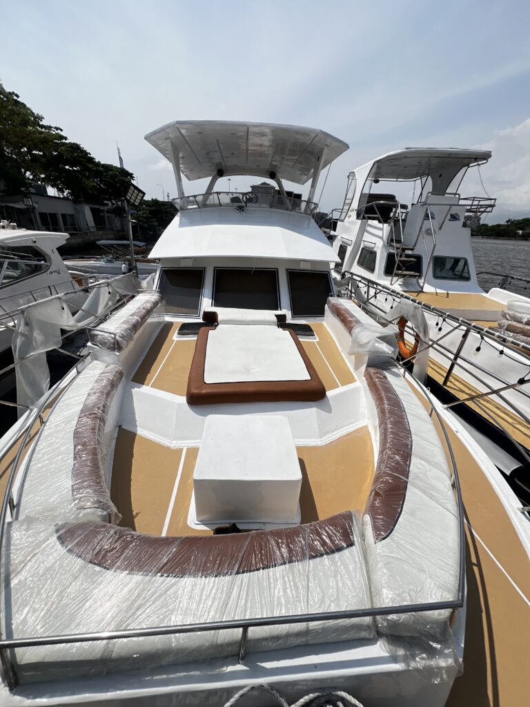 45 Passenger Cruise Yacht – With Jacuzzi and Kitchen